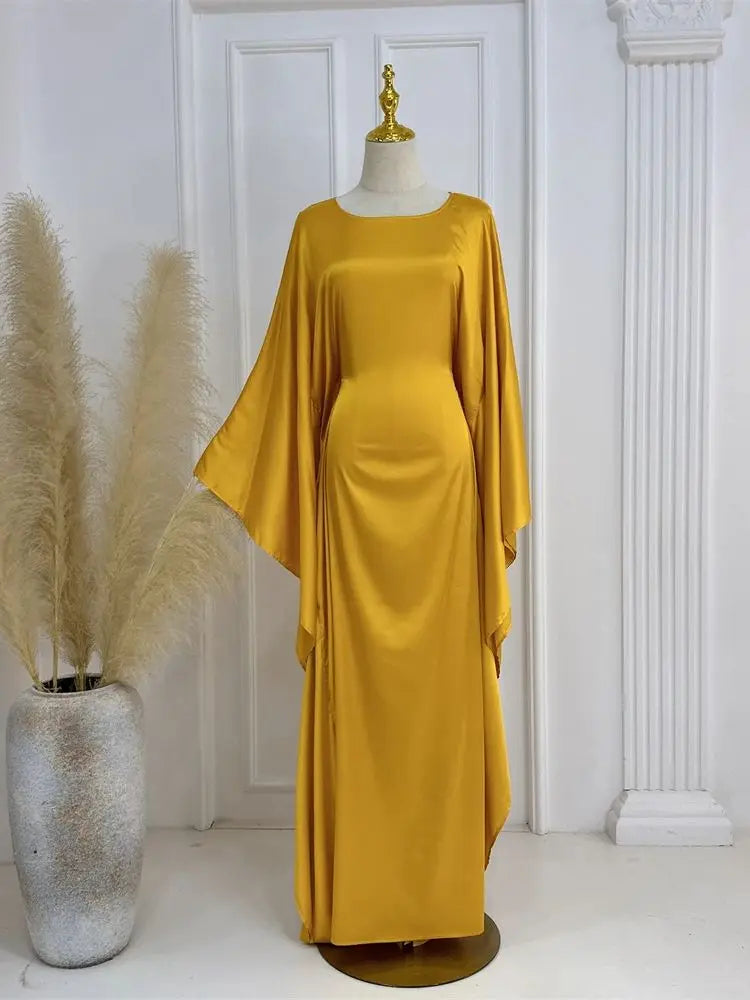 Robe Maxi Élégante avec Bretelles Fines et Fente Haute