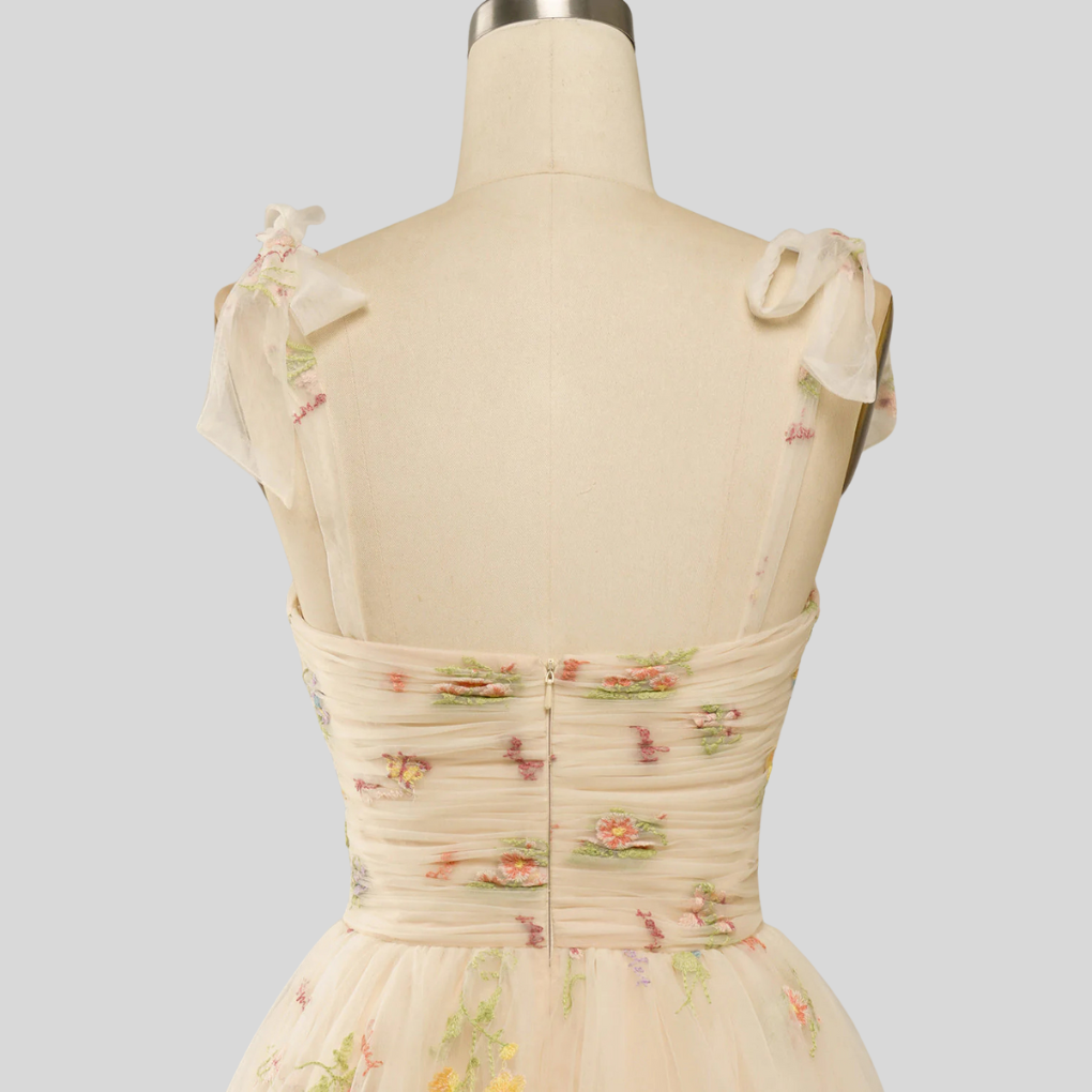 Robe de bal en tulle brodée élégante – Tenue de soirée