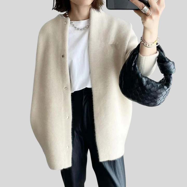 Cardigan Élégant – Couche Tricotée Raffinée
