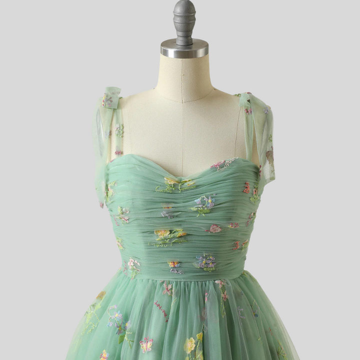 Robe de bal en tulle brodée élégante – Tenue de soirée