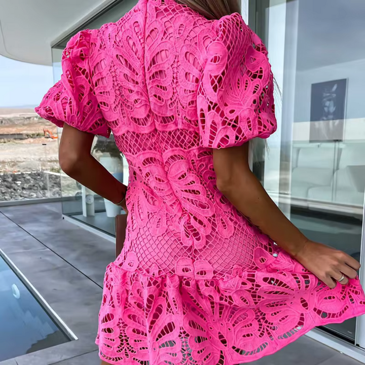 Robe de Fête Mini Élégante avec Volants et Détails Découpés