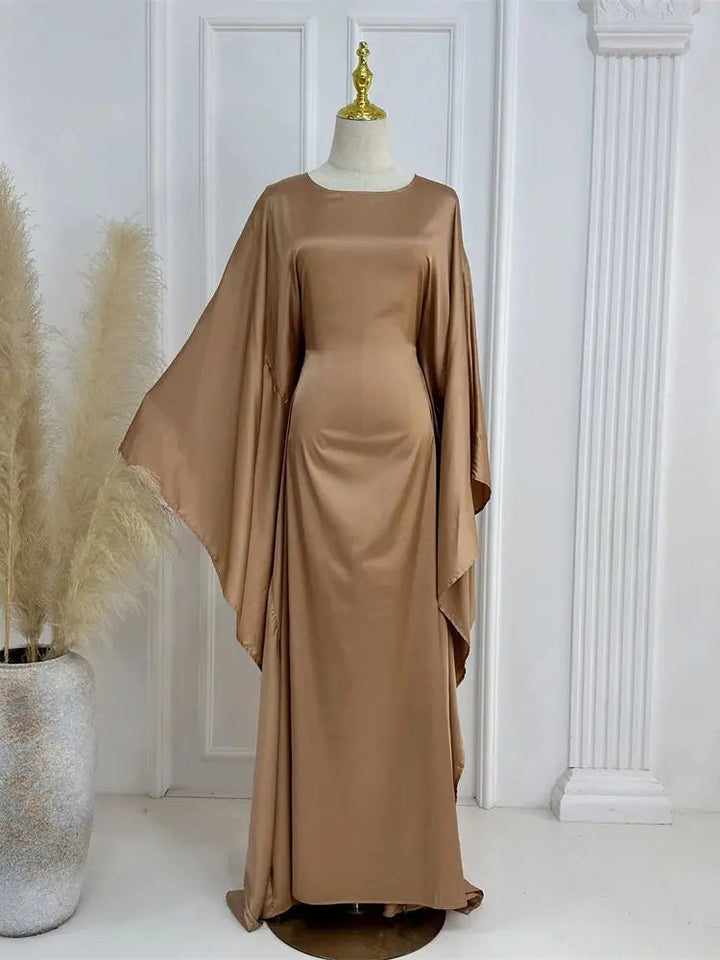Robe Maxi Élégante avec Bretelles Fines et Fente Haute