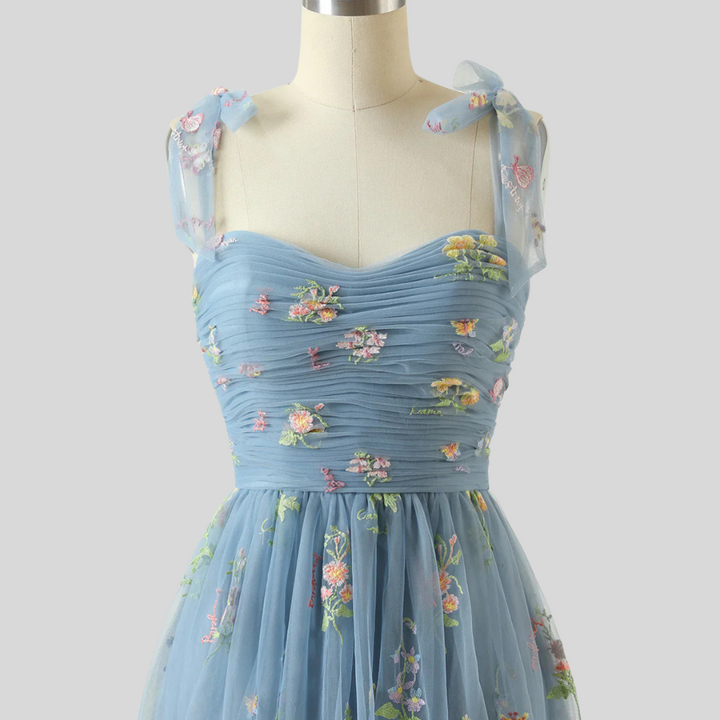 Robe de bal en tulle brodée élégante – Tenue de soirée