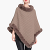 Poncho en Tricot pour Femmes avec Bordure en Fausse Fourrure et Coupe Oversize