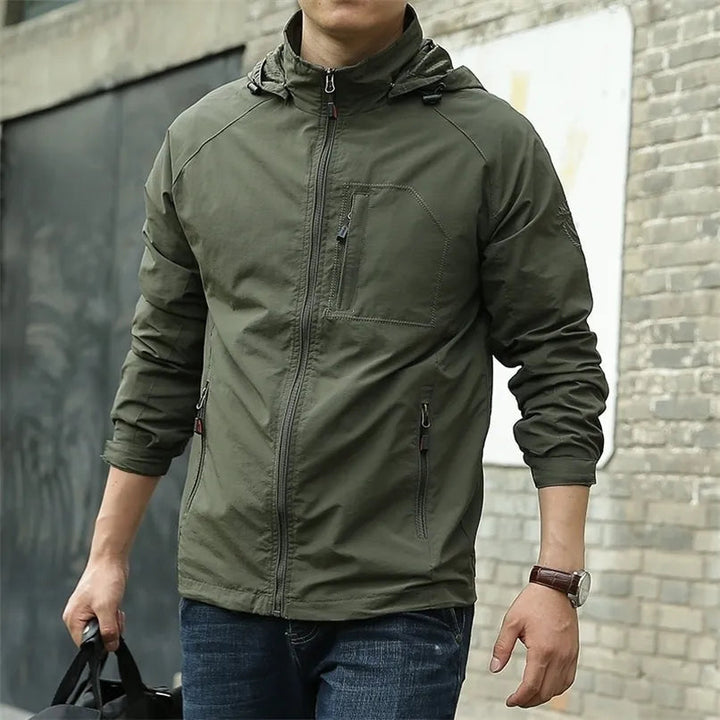 Veste Impermeable d'Extérieur Everest avec Capuche Détachable - Protection Toutes Saisons pour l'Aventurier Moderne