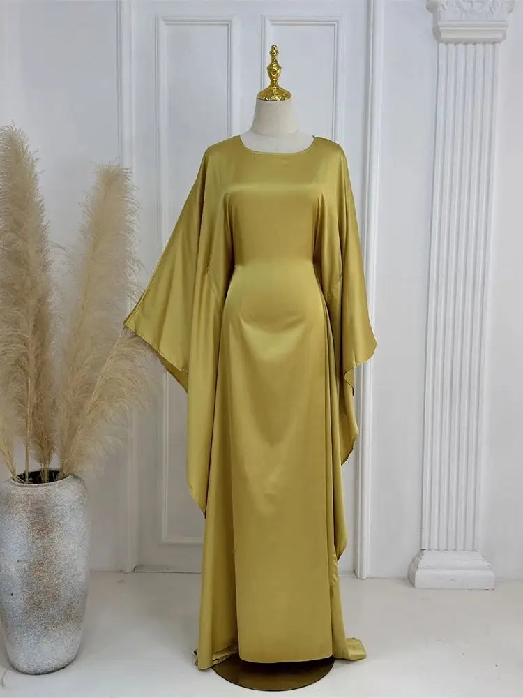 Robe Maxi Élégante avec Bretelles Fines et Fente Haute