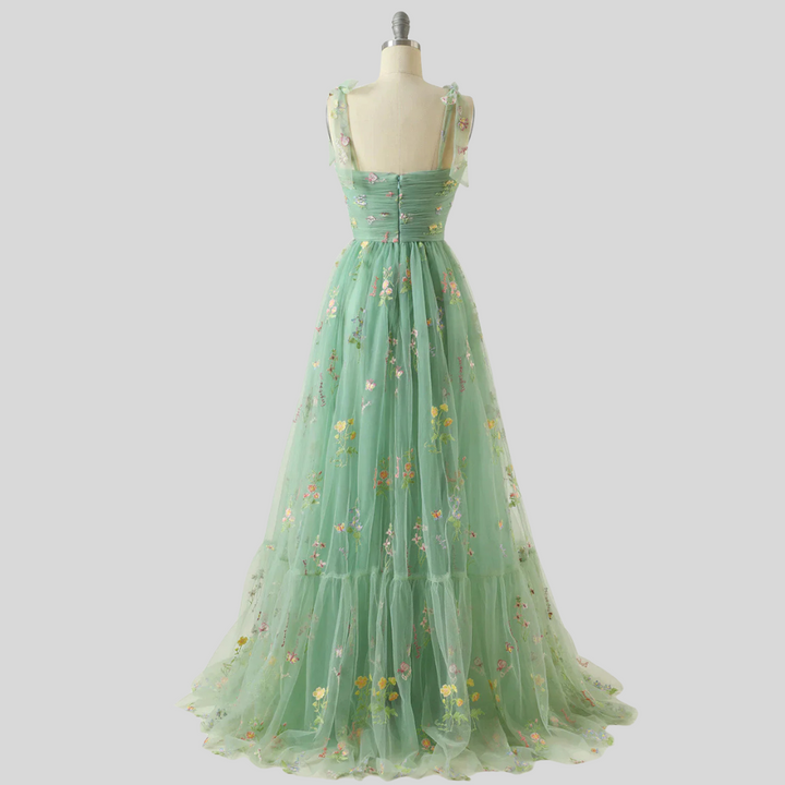 Robe de bal en tulle brodée élégante – Tenue de soirée
