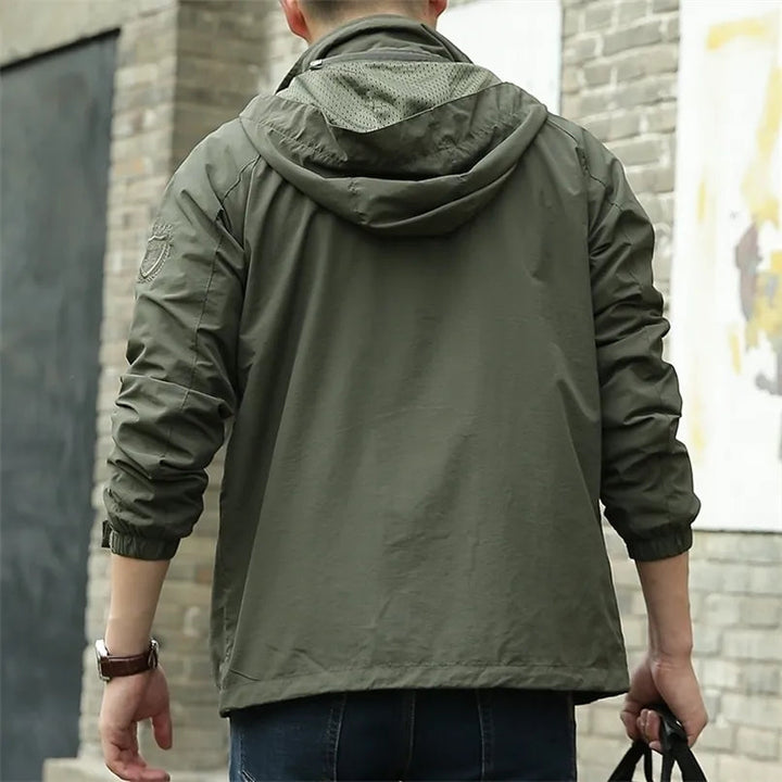 Veste Impermeable d'Extérieur Everest avec Capuche Détachable - Protection Toutes Saisons pour l'Aventurier Moderne