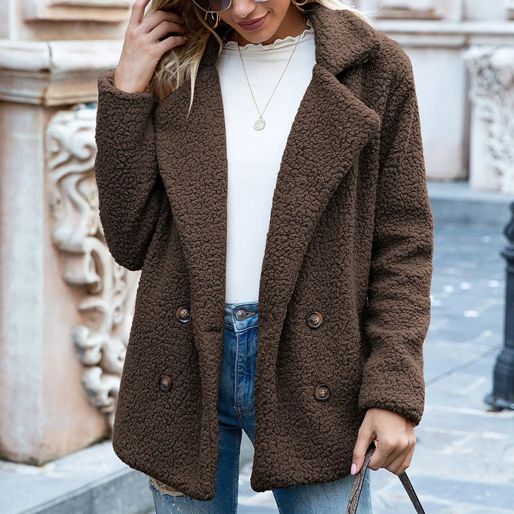 Manteau mi-long avec boutons double-breasted chic chaleur avec une silhouette intemporelle