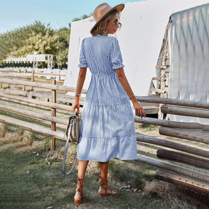 Robe d'été rayée avec manches lanterne et col en V