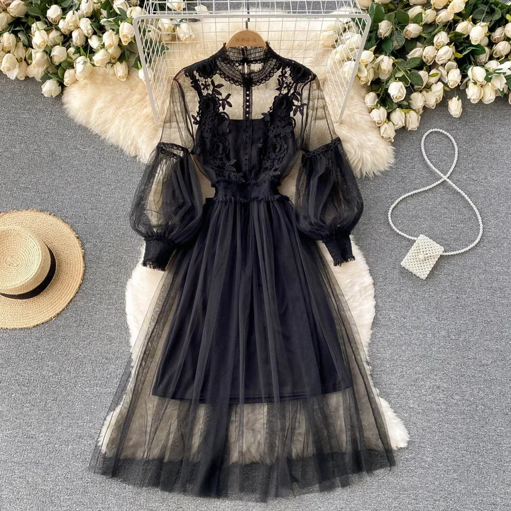 Robe florale envoûtante avec col haut