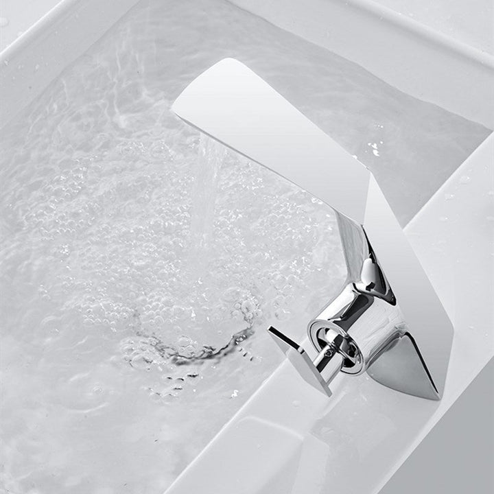 Armes - Robinet Cascade en Laiton Vintage
