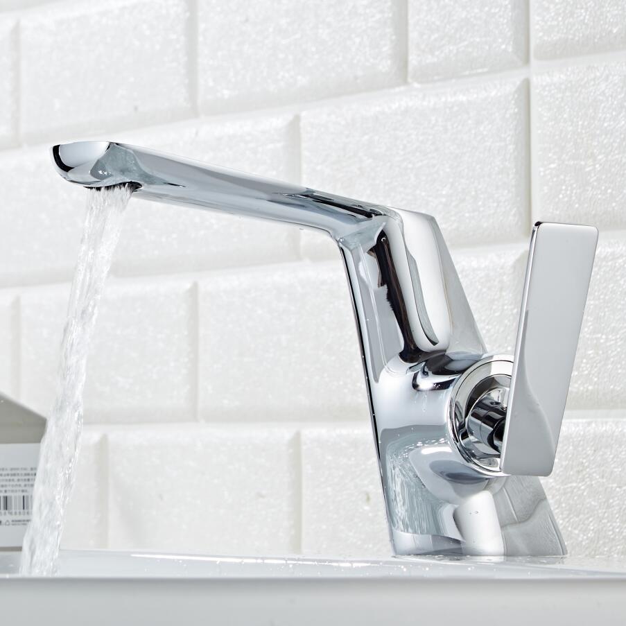 Armes - Robinet Cascade en Laiton Vintage