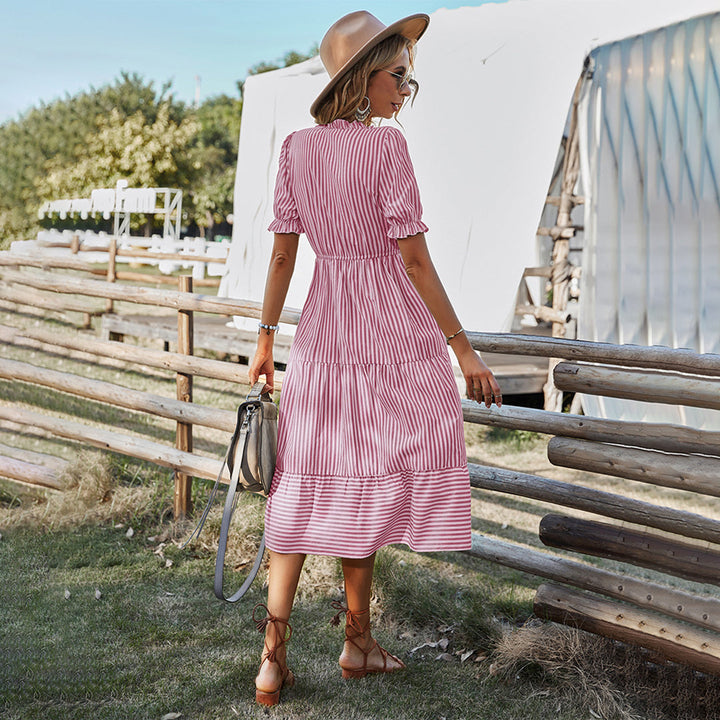Robe d'été rayée avec manches lanterne et col en V