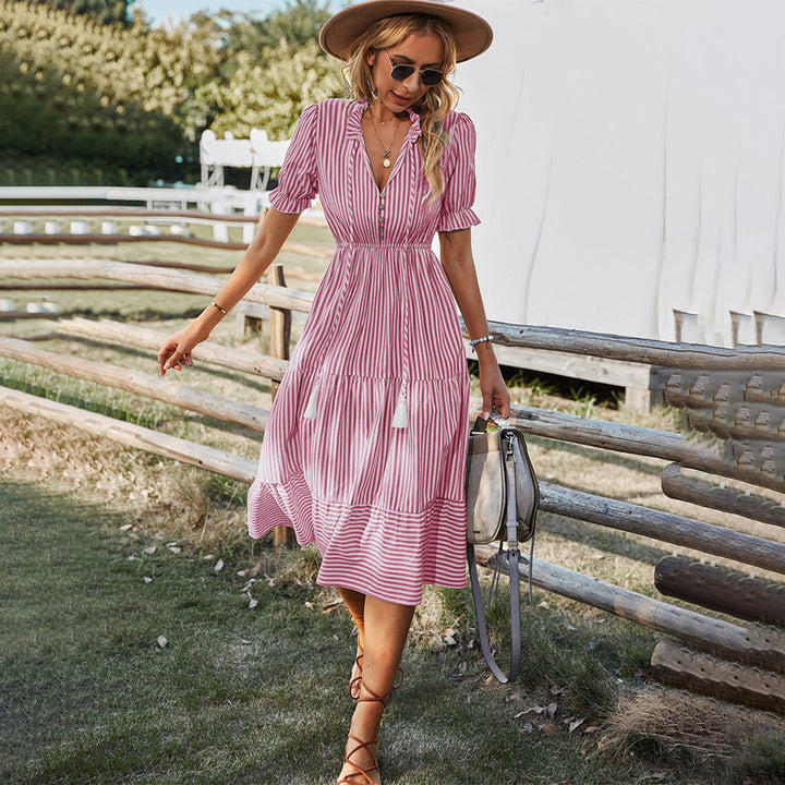 Robe d'été rayée avec manches lanterne et col en V