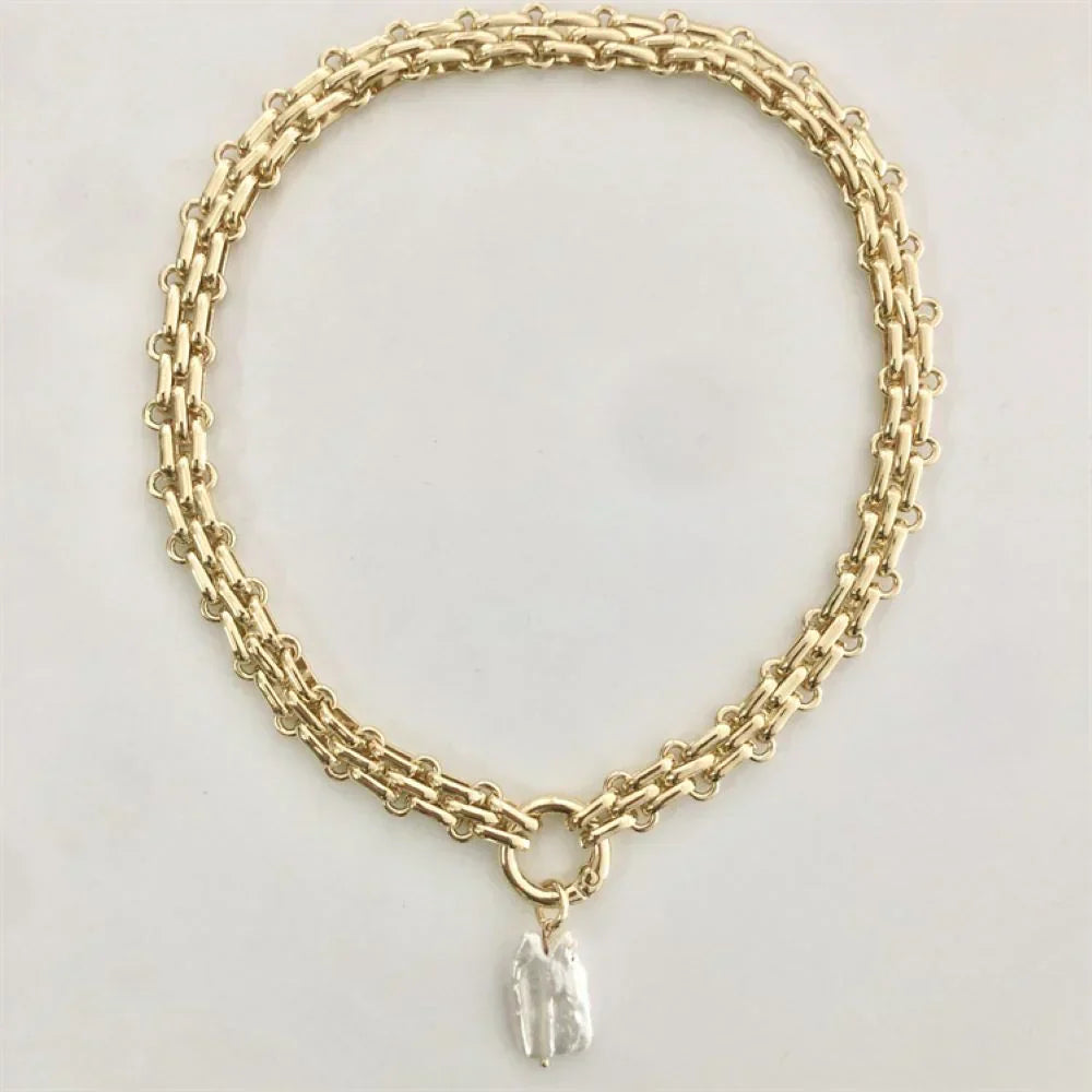 Collier de perles d'eau douce baroque avec chaîne en or et en argent