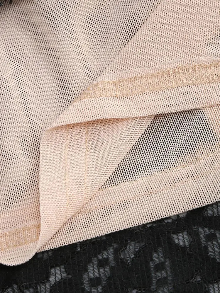 Robe Mini Corset en Dentelle Freya — Où l'Élégance Rencontre l'Allure