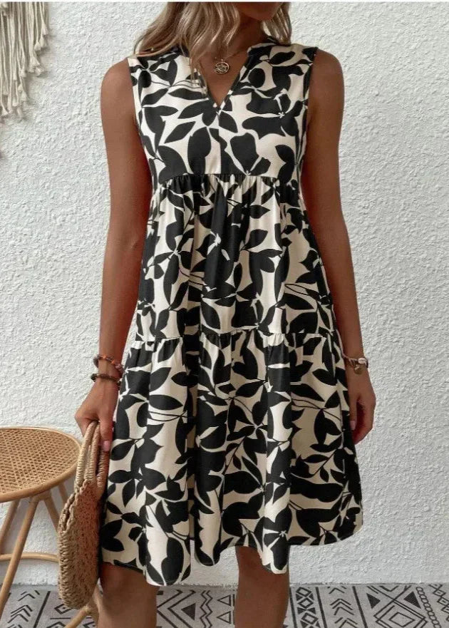 Robe d'été élégante avec décolleté en V et silhouette féminine
