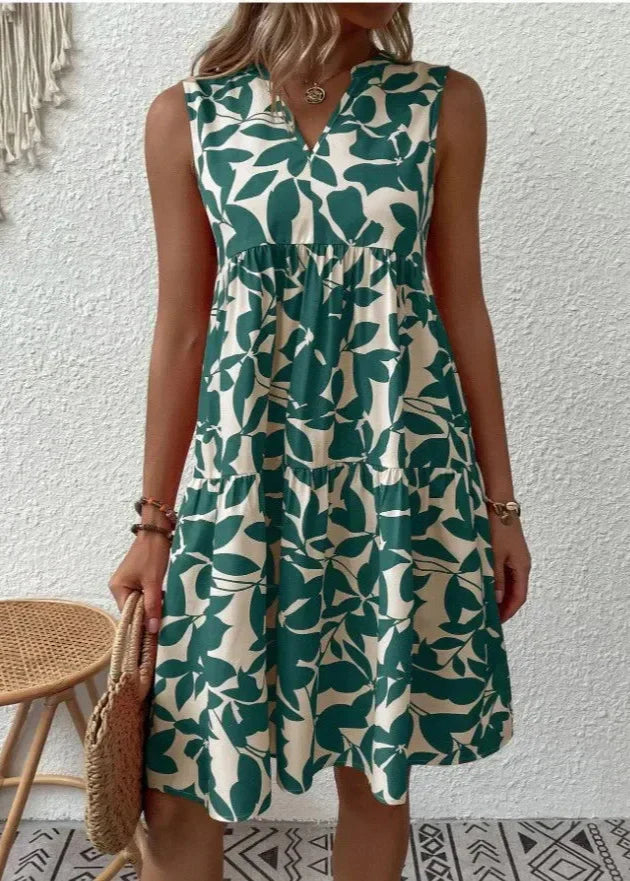 Robe d'été élégante avec décolleté en V et silhouette féminine