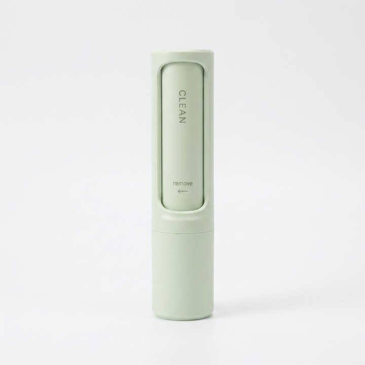 Outil portable de nettoyage des poils d'animaux auto-nettoyant