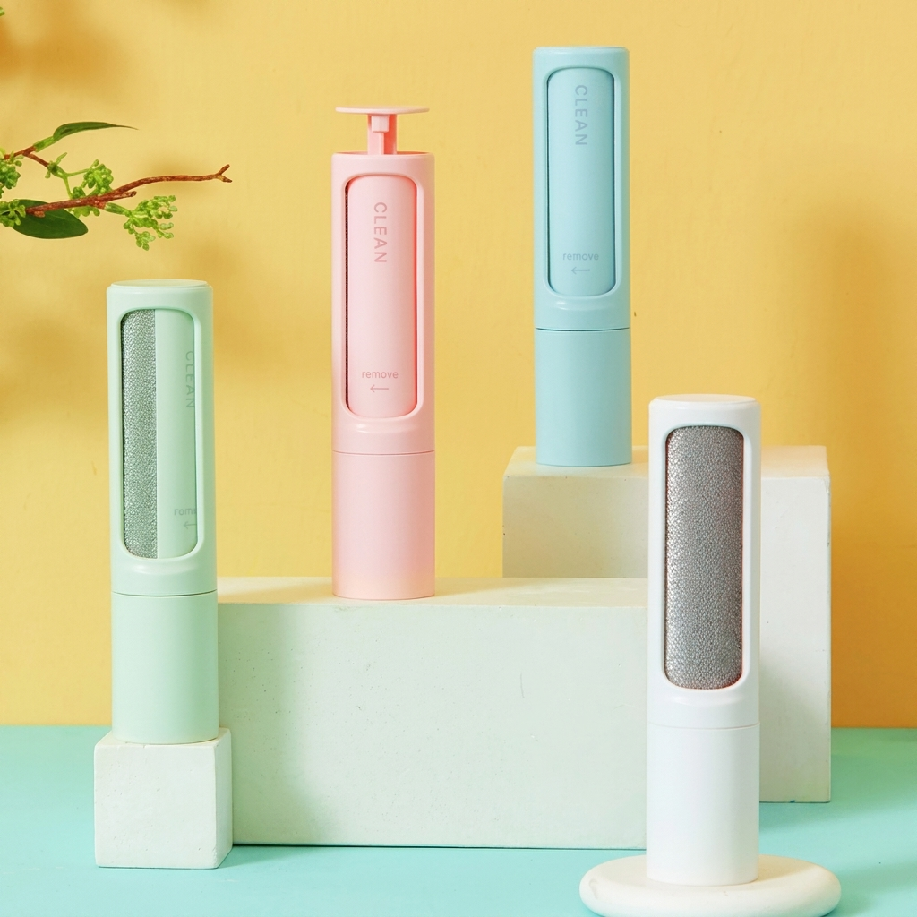 Outil portable de nettoyage des poils d'animaux auto-nettoyant