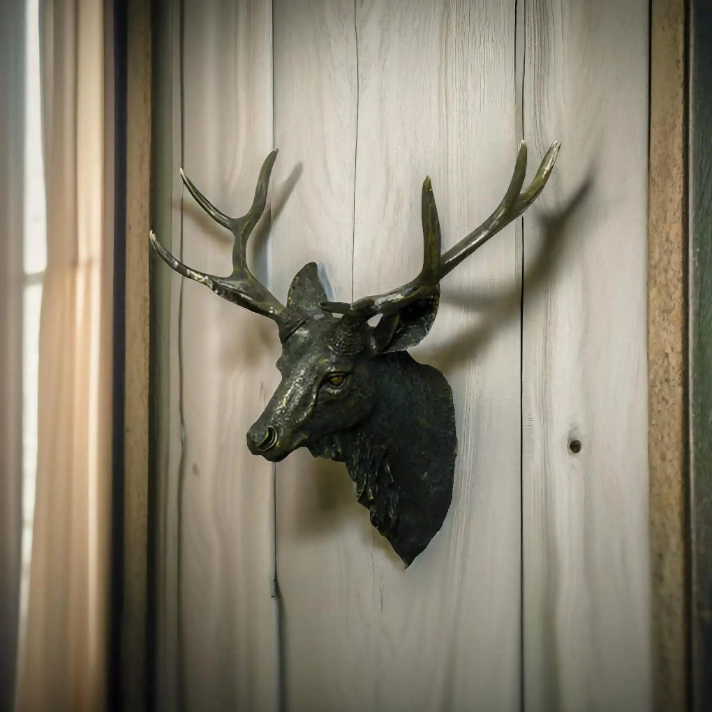 Décor mural tête de cerf majestueuse