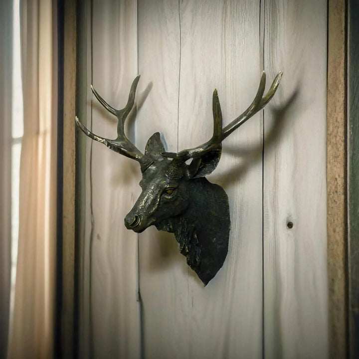 Décor mural tête de cerf majestueuse