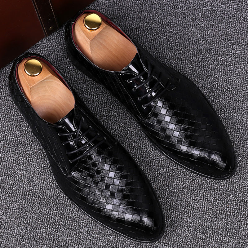 Chaussures en cuir propre à lacets pour hommes